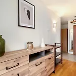Апартаменты Atmospheric In With Underground Parking By Renters