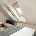 Atmospheric In With Underground Parking By Renters Апартаменты *