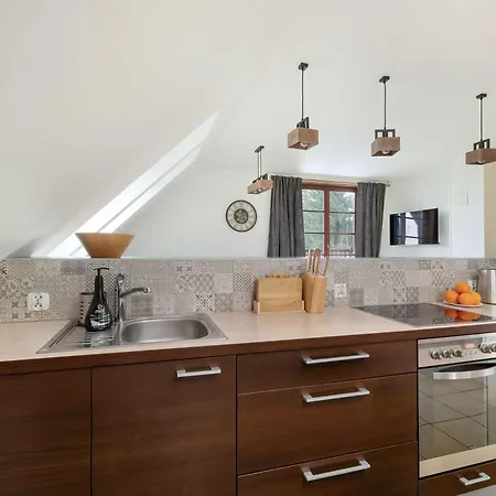Apartment Atmospheric In With Underground Parking By Renters