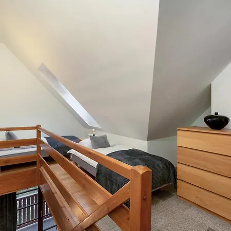 Apartment Atmospheric In With Underground Parking By Renters