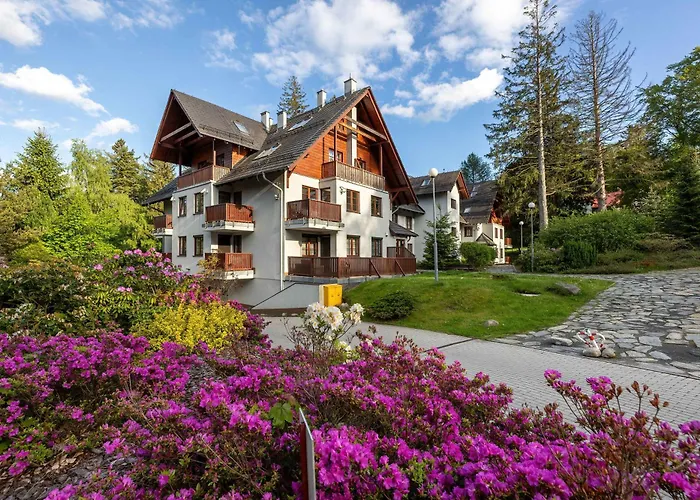 Atmospheric In With Underground Parking By Renters *